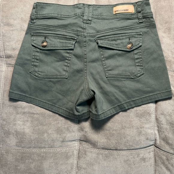 UNIONBAY Women's Olive Cargo Shorts - Picture 4 of 9